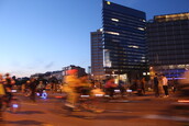 Friday Nightskating vor dem Passivhaus RHW.2 Raiffeisen Tower Fotocredits: passathon Friday Nightskating vor dem Passivhaus RHW.2 Raiffeisen Tower Fotocredits: passathon