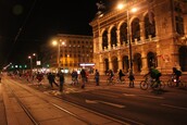 Teilnehmer vom Friday Nightskating am 25.05.19 vor der Oper, Fotocredits: passathon Teilnehmer vom Friday Nightskating am 25.05.19 vor der Oper, Fotocredits: passathon