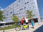 passathon-Organisator Günter Lang gemeinsam mit der ältesten passathon-Teilnehmerin bei der UNI Innsbruck mit Rainer Pfluger, Foto: passathon passathon-Organisator Günter Lang gemeinsam mit der ältesten passathon-Teilnehmerin bei der UNI Innsbruck mit Rainer Pfluger, Foto: passathon