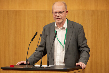 passathon Organisator Günter Lang bei seiner Ansprachen im Parlament im Rahmen der Verleihungszeremonie; Copyright: Parlamentsdirektion/Thomas Topf passathon Organisator Günter Lang bei seiner Ansprachen im Parlament im Rahmen der Verleihungszeremonie; Copyright: Parlamentsdirektion/Thomas Topf