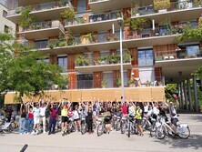 passathon-Teilnehmer*innen aus 27 Nationen im Rahmen der GBS 2023 bei ihrer geführten Gruppentour vor einem der 50 Staatspreisträger-Objekte für Architektur und Nachhaltigkeit; Credits: passathon passathon-Teilnehmer*innen aus 27 Nationen im Rahmen der GBS 2023 bei ihrer geführten Gruppentour vor einem der 50 Staatspreisträger-Objekte für Architektur und Nachhaltigkeit; Credits: passathon
