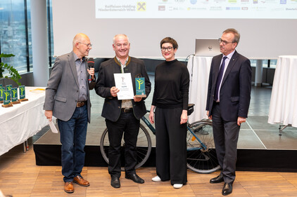 Siebendplatzierte Richard Weiländer gemeinsam mit Sektionschefin Henriette Spyra, Dir. Gerhard Riedel und Günter Lang. Fotocredits: Matthias Heisler Siebendplatzierte Richard Weiländer gemeinsam mit Sektionschefin Henriette Spyra, Dir. Gerhard Riedel und Günter Lang. Fotocredits: Matthias Heisler