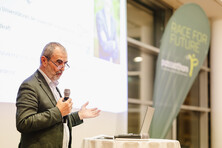Josef Plank, Vorsitzender des Universitätsrats der BOKU und Obmann der IG Windkraft bei seiner Festrede zur passathon TROPHY 2025 Verleihung, Fotocredits: Luiza Puiu