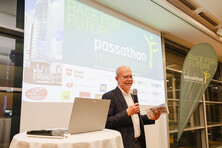 Günter Lang, passathon-Organisator, bei seiner Festrede zur passathon TROPHY 2025 Verleihung, Fotocredits: Luiza Puiu