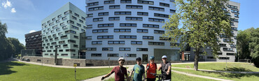 Exkursion vor dem Haus der Wirtschaft in St. Pölten, Fotocredits: Michael Ecker, ecoplus Exkursion vor dem Haus der Wirtschaft in St. Pölten, Fotocredits: Michael Ecker, ecoplus